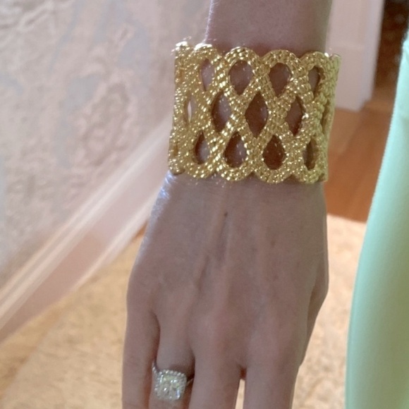 🆕 LILLY PULITZER Gold Tone Beautiful weave cuff Bracelet 😍 - Picture 16 of 16